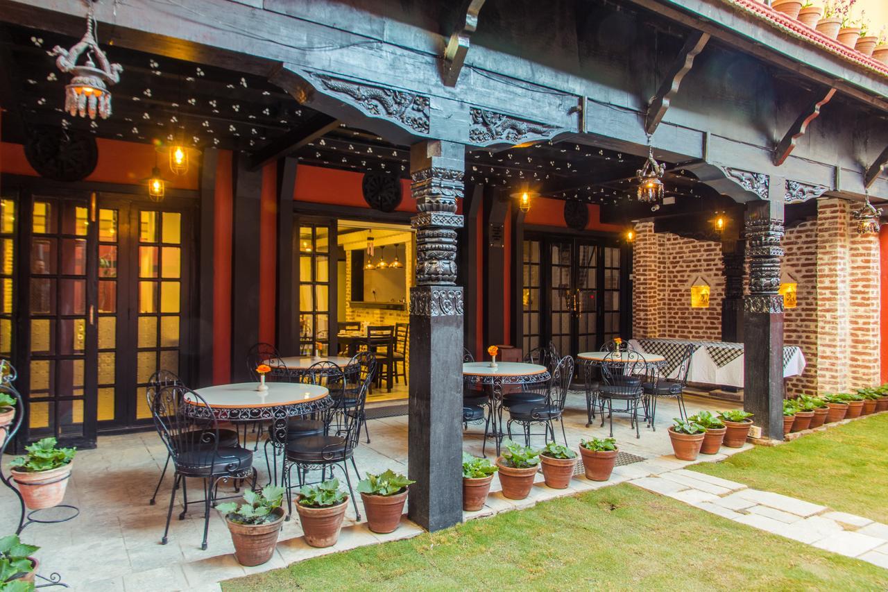 Harati Manor Inn Kathmandu Buitenkant foto