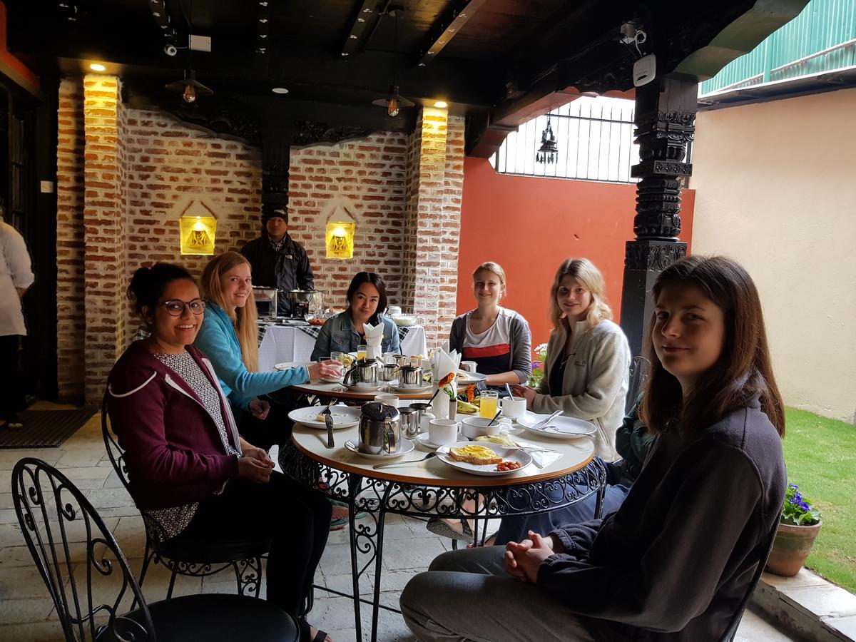 Harati Manor Inn Kathmandu Buitenkant foto