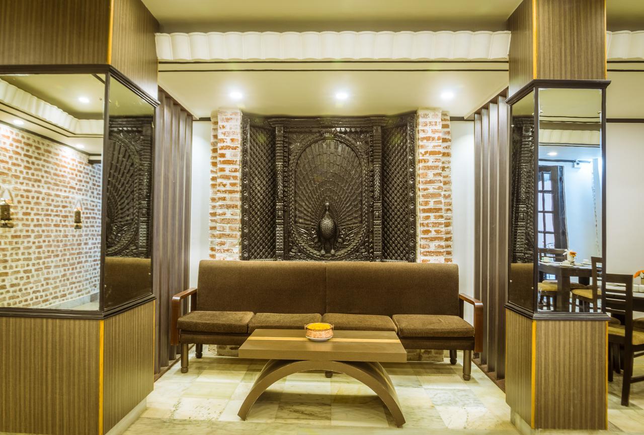 Harati Manor Inn Kathmandu Buitenkant foto