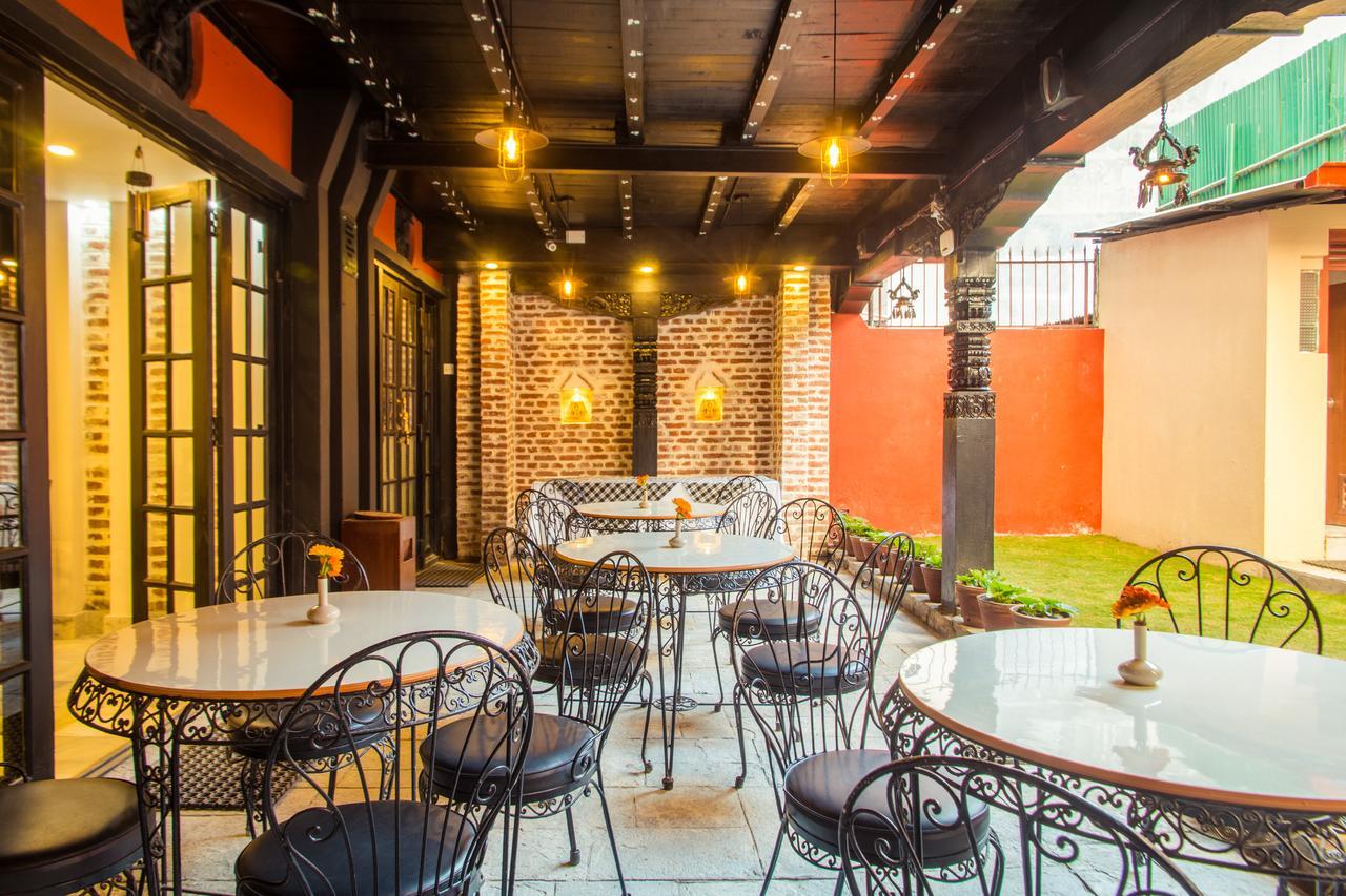 Harati Manor Inn Kathmandu Buitenkant foto