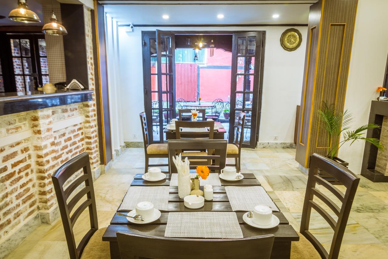 Harati Manor Inn Kathmandu Buitenkant foto